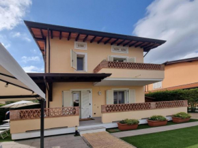 Splendid Villa in Pietrasanta, top location in Versilia